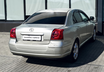 Подержанный автомобиль Toyota Avensis Sedan 2006 года (5 фото)