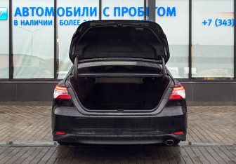Подержанный автомобиль Toyota Camry Sedan 2019 года (20 фото)