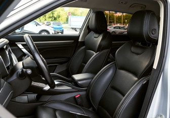 Подержанный автомобиль Geely Atlas Pro 2022 года (16 фото)