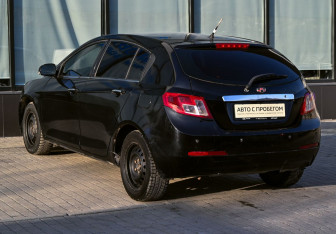 Подержанный автомобиль Geely Emgrand EC7 Hatchback 2014 года (3 фото)