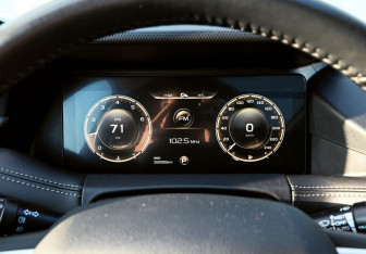 Подержанный автомобиль Geely Okavango 2022 года (10 фото)