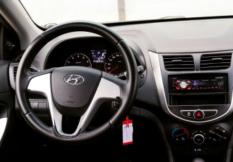 Подержанный автомобиль Hyundai Solaris Sedan 2011 года (17 фото)