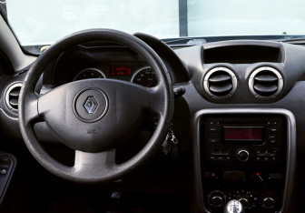 Подержанный автомобиль Renault Duster 2014 года (17 фото)