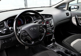Подержанный автомобиль Kia Ceed Hatchback 2012 года (16 фото)