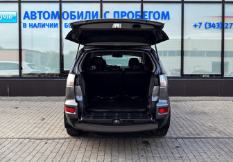 Подержанный автомобиль Mitsubishi Outlander 2012 года (21 фото)