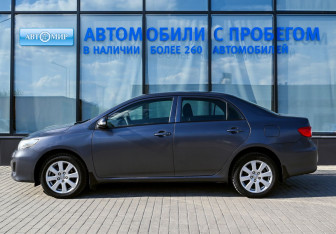 Подержанный автомобиль Toyota Corolla Sedan 2012 года (2 фото)