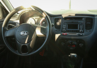 Подержанный автомобиль Kia Rio Sedan 2011 года (10 фото)