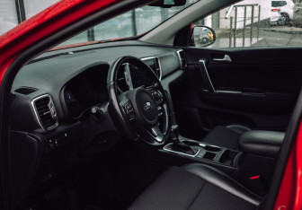 Подержанный автомобиль Kia Sportage 2018 года (9 фото)