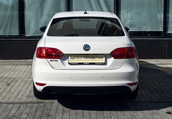 Подержанный автомобиль Volkswagen Jetta Sedan 2014 года (4 фото)