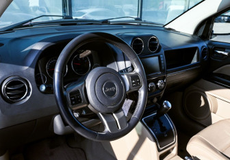 Подержанный автомобиль Jeep Compass 2012 года (17 фото)
