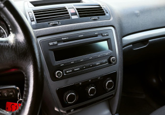 Подержанный автомобиль Skoda Octavia Liftback 2012 года (10 фото)