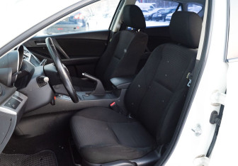 Подержанный автомобиль Mazda 3 Hatchback 2012 года (9 фото)