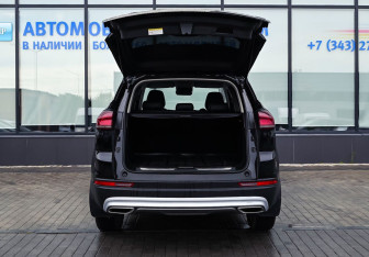 Подержанный автомобиль Geely Atlas Pro 2023 года (13 фото)
