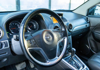 Подержанный автомобиль Opel Antara 2013 года (15 фото)