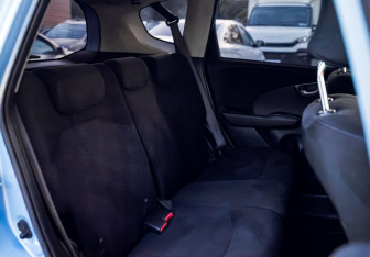 Подержанный автомобиль Honda Fit 2013 года (15 фото)
