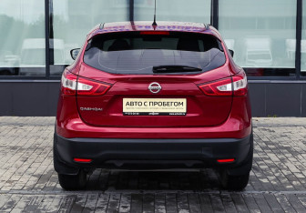 Подержанный автомобиль Nissan Qashqai 2014 года (18 фото)
