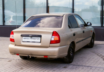 Подержанный автомобиль Hyundai Accent Sedan 2006 года (5 фото)