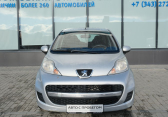 Подержанный автомобиль Peugeot 107 2009 года (8 фото)
