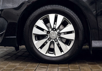 Подержанный автомобиль Honda Stepwgn 2014 года (18 фото)