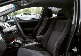 Подержанный автомобиль Honda Civic Sedan 2007 года (17 фото)