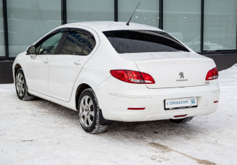 Подержанный автомобиль Peugeot 408 2014 года (3 фото)