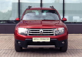 Подержанный автомобиль Renault Duster 2014 года (8 фото)