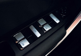 Подержанный автомобиль Geely Atlas Pro 2024 года (12 фото)