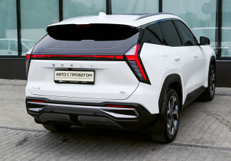 Подержанный автомобиль Geely Atlas 2024 года (5 фото)
