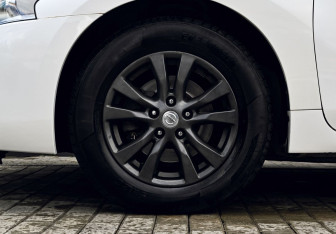 Подержанный автомобиль Nissan Teana 2014 года (22 фото)