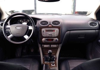 Подержанный автомобиль Ford Focus Sedan 2008 года (19 фото)