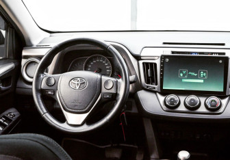 Подержанный автомобиль Toyota RAV4 2013 года (19 фото)