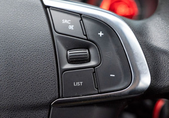 Подержанный автомобиль Citroen C4 Hatchback 2012 года (13 фото)