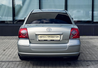 Подержанный автомобиль Toyota Avensis Sedan 2008 года (4 фото)
