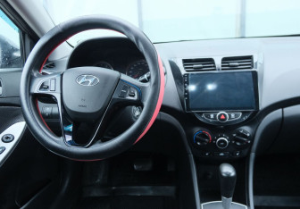 Подержанный автомобиль Hyundai Solaris Sedan 2011 года (10 фото)