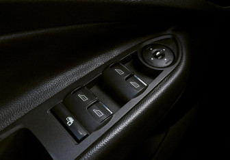 Подержанный автомобиль Ford Kuga 2014 года (12 фото)