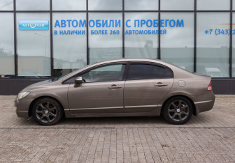 Подержанный автомобиль Honda Civic Sedan 2007 года (2 фото)