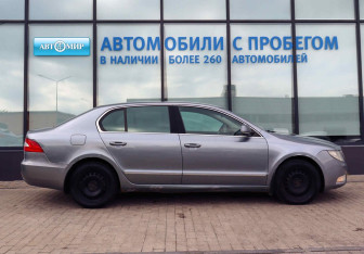 Подержанный автомобиль Skoda Superb Liftback 2011 года (6 фото)