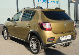 Подержанный автомобиль Renault Sandero 2018 года (3 фото)