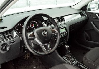 Подержанный автомобиль Skoda Rapid Liftback 2015 года (9 фото)