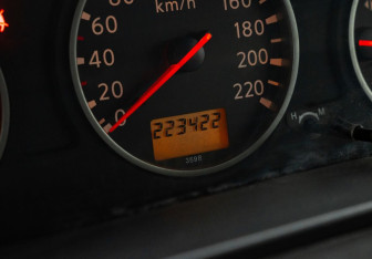 Подержанный автомобиль Nissan X-Trail 2005 года (13 фото)