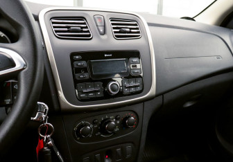 Подержанный автомобиль Renault Logan Sedan 2019 года (10 фото)