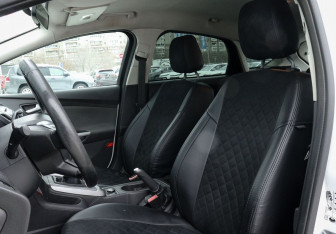 Подержанный автомобиль Ford Focus Hatchback 2012 года (17 фото)