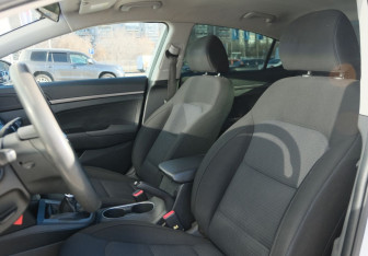 Подержанный автомобиль Hyundai Elantra Sedan 2016 года (18 фото)