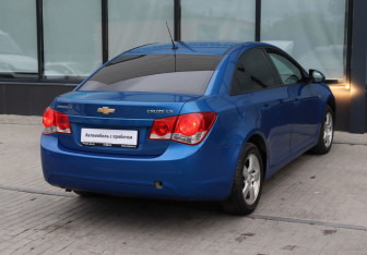 Подержанный автомобиль Chevrolet Cruze Sedan 2011 года (5 фото)