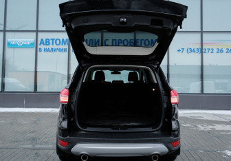 Подержанный автомобиль Ford Kuga 2014 года (19 фото)