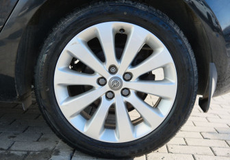 Подержанный автомобиль Opel Astra Hatchback 2011 года (20 фото)