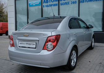 Подержанный автомобиль Chevrolet Aveo Sedan 2013 года (5 фото)
