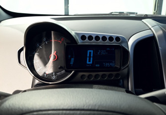Подержанный автомобиль Chevrolet Aveo Sedan 2015 года (9 фото)