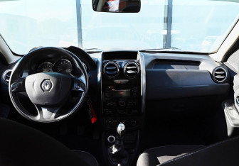 Подержанный автомобиль Renault Duster 2016 года (18 фото)