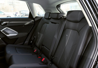 Подержанный автомобиль Audi Q3 2020 года (19 фото)